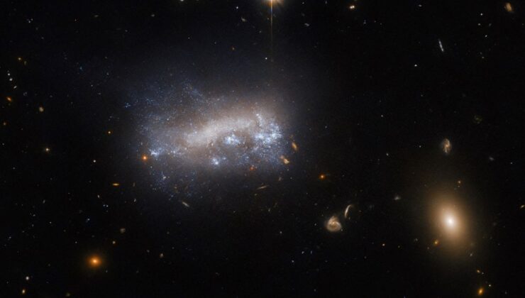 Hubble, 52 milyon ışık yılı uzaklıktaki galaksiyi görüntüledi